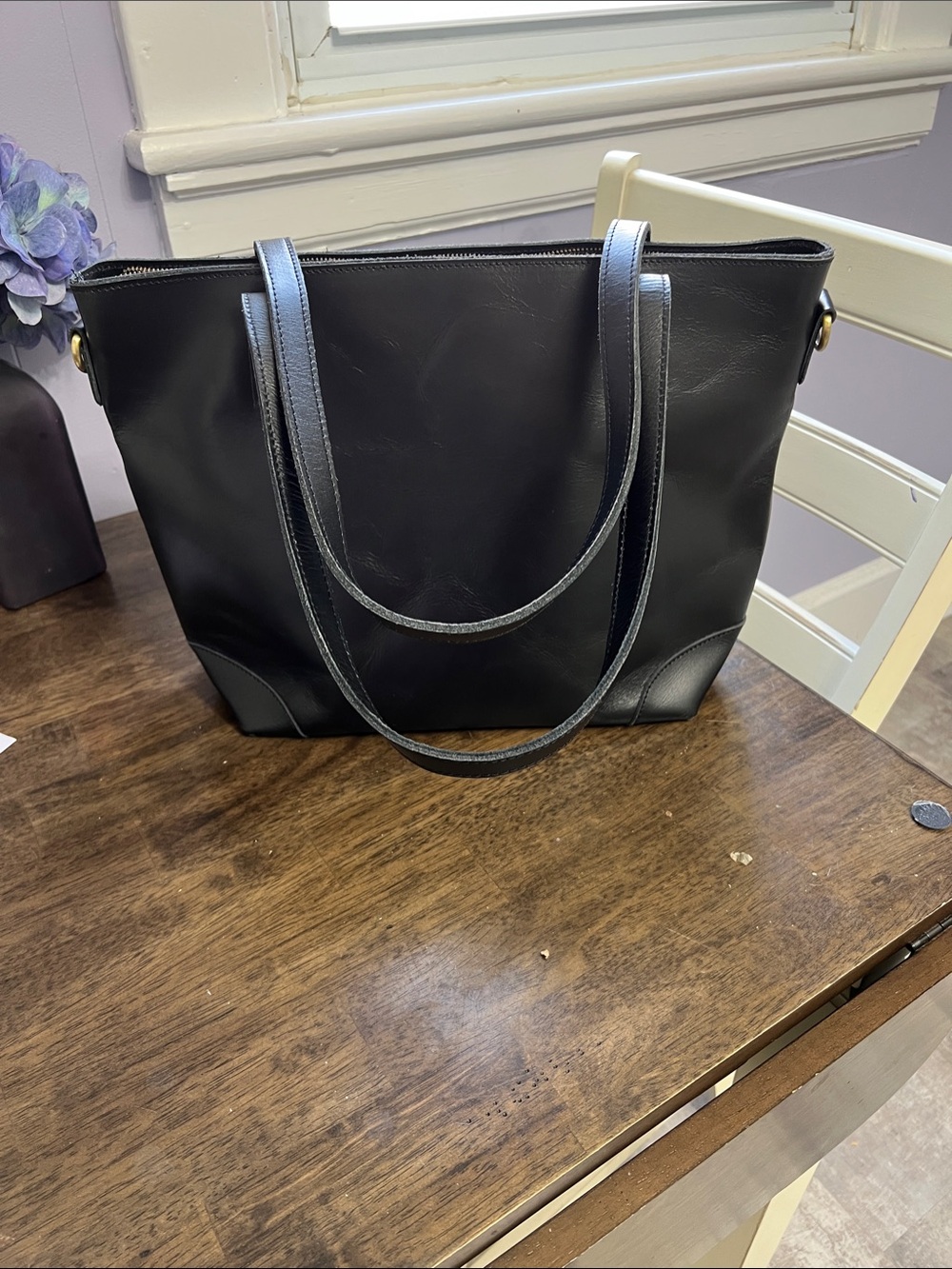 Classic Black Leather Tote Bag - Versatile Everyday Carry